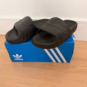 Adidas Adilette 22 in Black and White